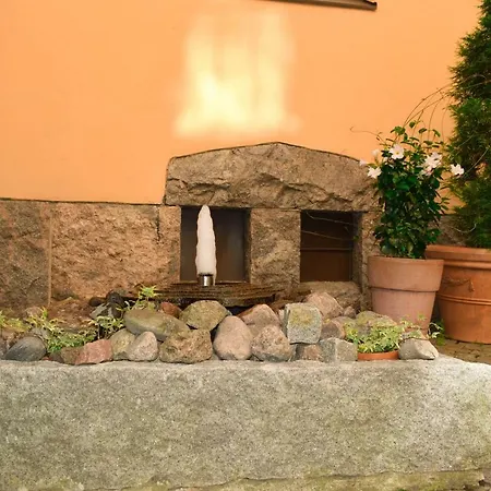 Artist Susi Apartmán *